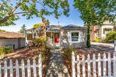 Main picture of 2425 Humboldt St