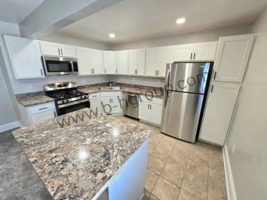 Main picture of 1920 42nd St