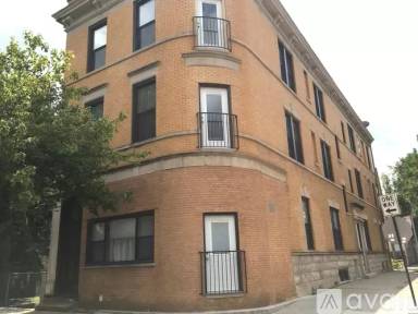 Main picture of 4053 N Leavitt St