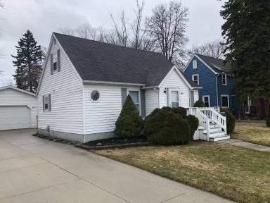 Main picture of 909 North Ave