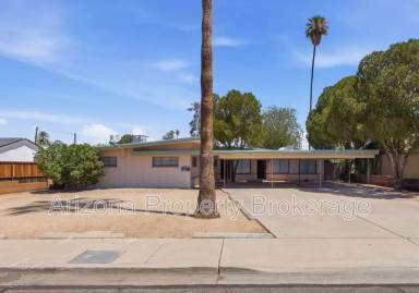 Main picture of 450 W 6th St