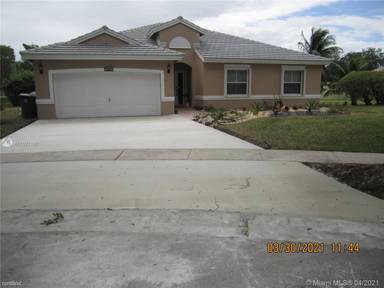 Main picture of 1967 SW 94th Ave