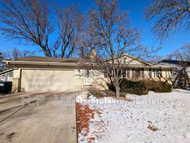 Main picture of 841 Ballantyne Ln NE