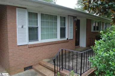 Main picture of 105 Rainbow Dr