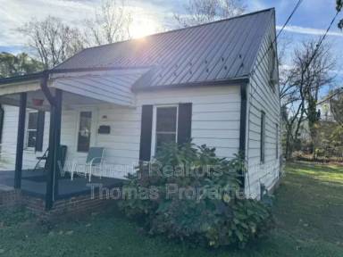 Main picture of 325 Depot St