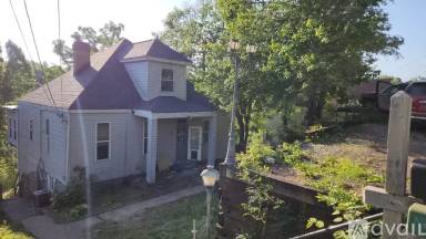 Main picture of 40 S Frazier Ave