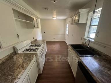 Main picture of 1052 NW 7th Pl