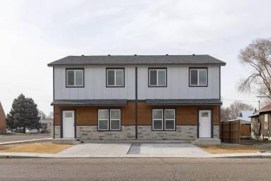 Main picture of 297 SW 6th St