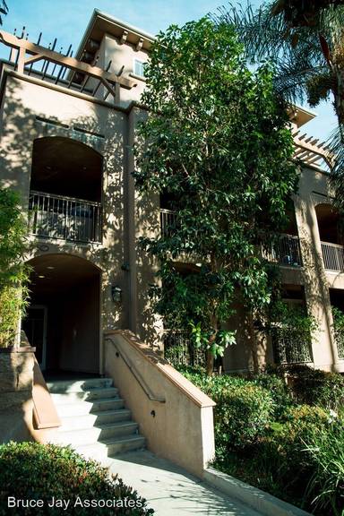 Main picture of 1248 N Laurel Ave