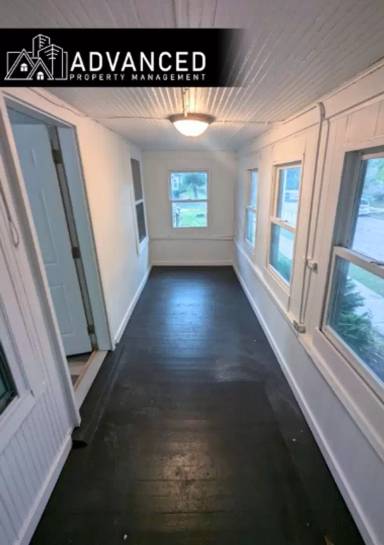 Main picture of 661 S 60th St