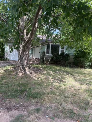 Main picture of 2138 N Pickwick Ave