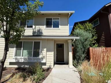 Main picture of 792 NE Copperleaf Loop