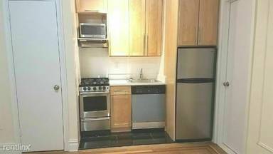 Main picture of 214 E 51st St