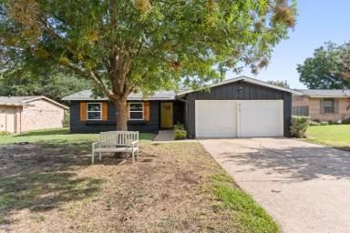 Main picture of 819 Wateka Way