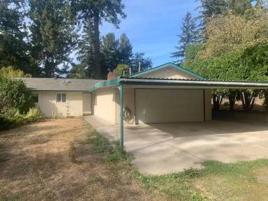 Main picture of 8325 SW Mapleleaf St