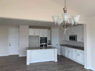 Main picture of 555 W Ridge Cir
