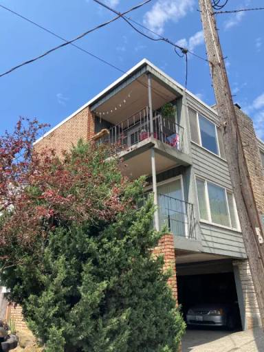 Main picture of 1215 Queen Anne Ave N