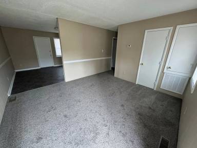 Main picture of 109 S 1st St