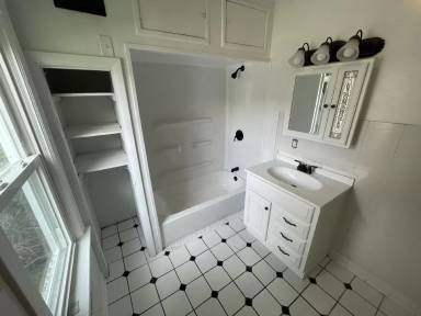 Main picture of 5804 W Jackson St
