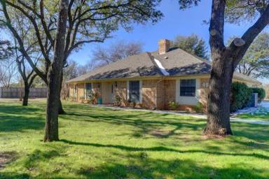 Main picture of 400 Pine Dr