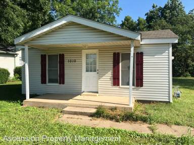 Main picture of 1010 W Oak St