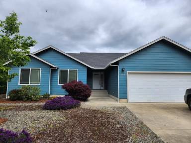 Main picture of 2412 SE Waldon Ave