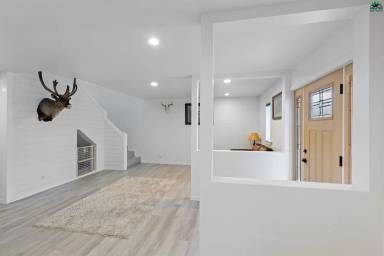Main picture of 2468 Topeka Dr