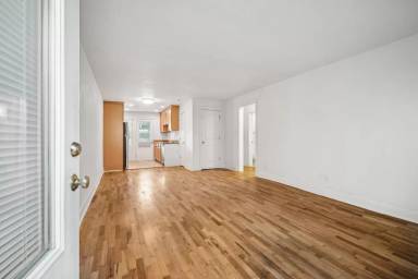 Main picture of 114 12th Ave E
