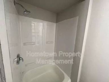 Main picture of 665 E Market St