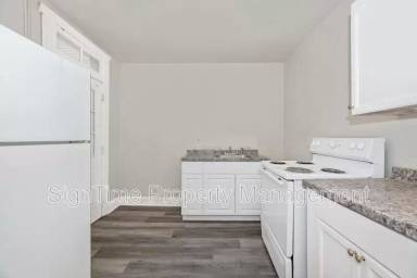 Main picture of 220 Summit Ave