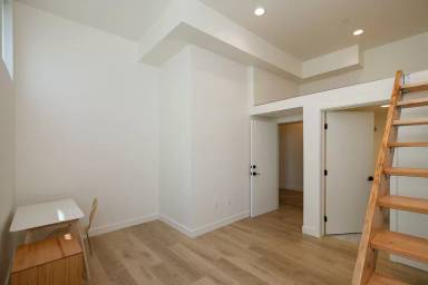 Main picture of 3045 West Blvd