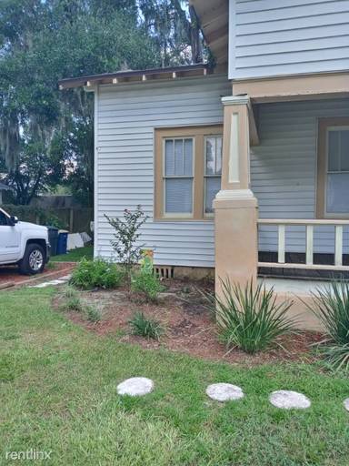 Main picture of 460 S Floral Ave