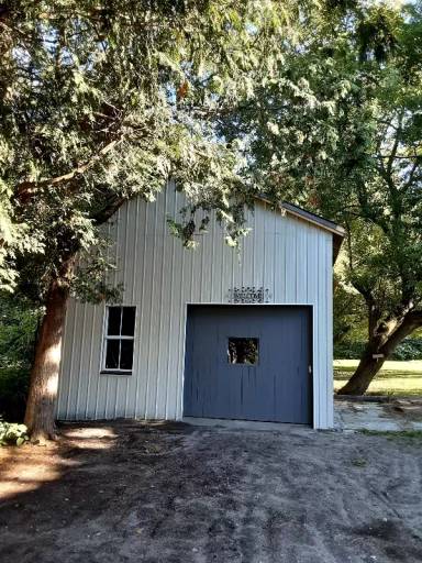 Main picture of 1048 E Main St