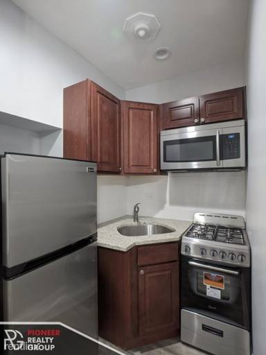 Main picture of 4070 N Kenmore Ave