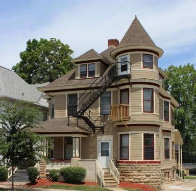 Main picture of 301 N Pinckney St