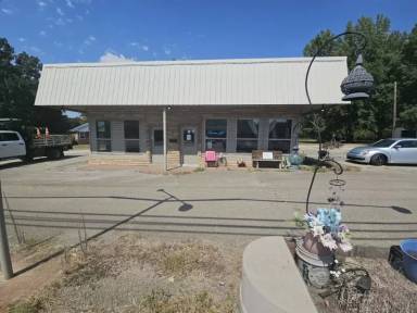 Main picture of 16195 Highland Dr