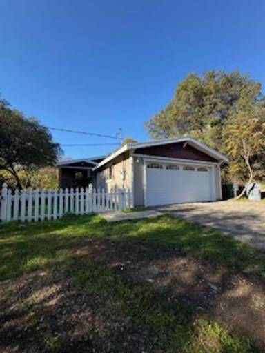 Main picture of 817 Holly Hills Dr