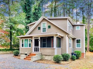 Main picture of 630 N May St