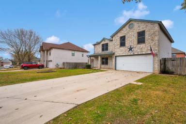 Main picture of 3321 Fresno Pl