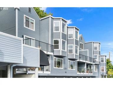 Main picture of 3473 SW Barbur Blvd