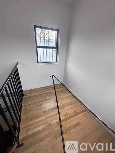 Main picture of 419 E 9th St