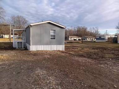 Main picture of 702 W Nelson St