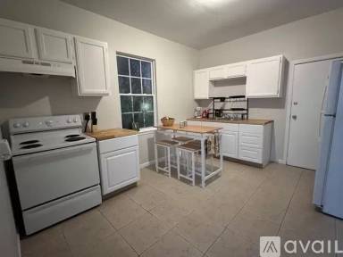 Main picture of 3030 Toulouse St
