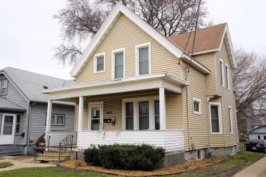 Main picture of 1937 E Washington Ave
