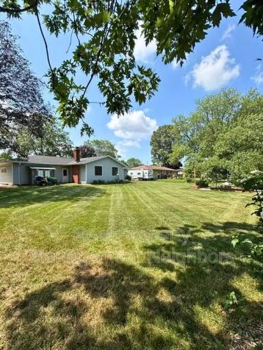 Main picture of 10335 Holiday Dr