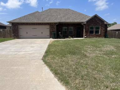 Main picture of 33 Blue Meadow Dr