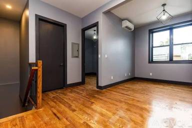 Main picture of 543 Albany Ave