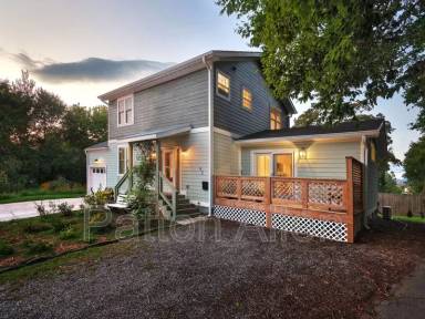 Main picture of 92 Oakland Rd