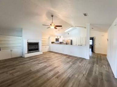 Main picture of 359 Mercedes Ave