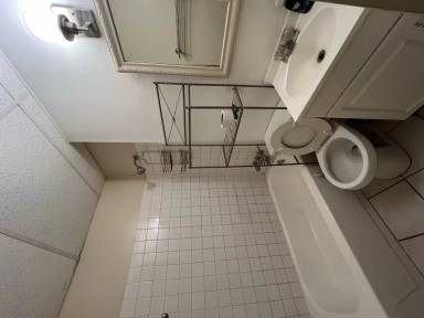 Main picture of 6918 Moellenhoff St